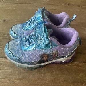 Sz. 7 Light Up Disney Frozen II Sneakers